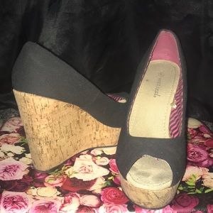Wet seal wedges